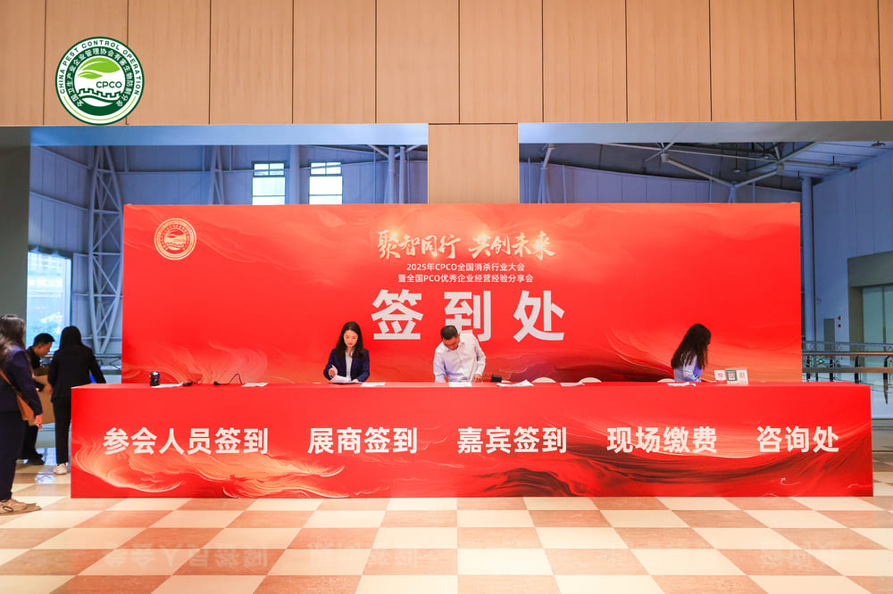 <p>签到二维码具有多重优势。首先，它提高了签到的准确性，通过唯一的二维码确保每位学员都能正确签到。其次，二维码签到方式大大提升了效率，学员只需简单扫码即可完成签到，节省了大量时间。此外，二维码还便于管理和追踪，能够实时更新签到状态，方便后续的数据分析和优化。</p>