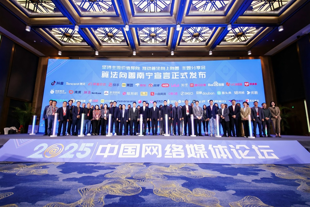 <p>微信电子签名小程序具有无需下载、即用即走的优势，操作简便快捷。同时，它保留了传统签名的个性化特点，提升了签名的便捷性和效率，使得签名过程更加安全、可靠。</p>