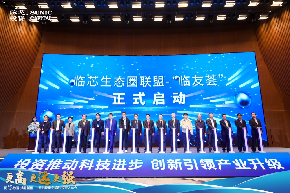 <p>快会务作为一款成熟的会务管理系统，其核心功能包括智能会议安排、在线会议管理、会议数据统计、多维度权限管理等。快会务支持会议全流程管理，从会议申请、审批、通知、签到、议程安排到会后总结，均可通过系统完成。在实际应用中，快会务已成功服务于多家大型企业。例如，某知名制造企业通过快会务实现了会议流程的全面数字化，减少了30%的会议准备时间，并提升了会议参与者的满意度。另一家金融机构则通过快会务的会议微站功能，实现了会议信息的集中发布和实时互动，提高了会议的透明度和参与度。</p>