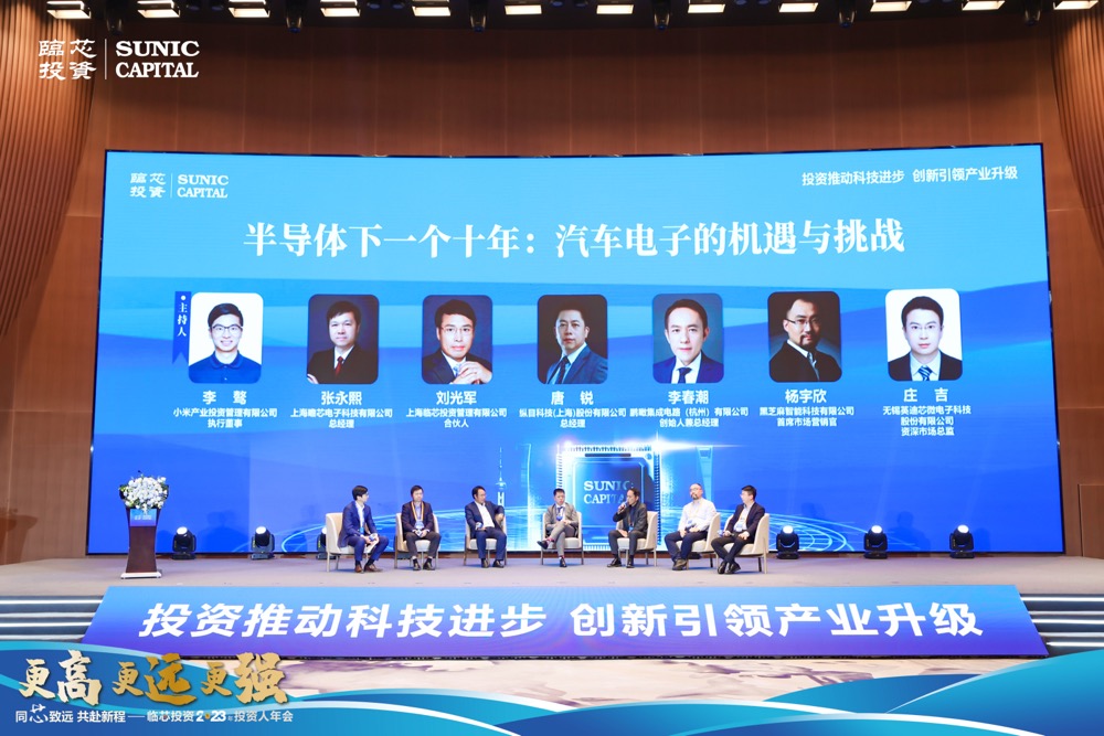 <p>快会务在会议微站方面的实际应用非常广泛，已成功应用于多个大型会议和活动。例如，在某国际学术会议上，快会务的会议微站不仅提供了完整的会议日程和嘉宾介绍，还通过直播功能实现了远程参会，吸引了大量无法到场的观众。会议结束后，参会者反馈良好，认为会议微站的互动功能极大地提升了会议体验。</p>

<p>在某企业年会上，快会务的会议微站通过互动投票和实时抽奖功能，增强了现场氛围，提高了参会者的参与度。此外，快会务还支持多语言版本的会议微站，适用于国际性会议，满足不同国家和地区的参会者需求。</p>

<p>快会务的会议微站不仅提升了会议的专业形象，还通过数据统计和分析功能，帮助组织者了解参会者的兴趣点和反馈意见，为后续会议的优化提供了有力支持。这些成功案例表明，快会务的会议微站在实际应用中具有极高的实用价值和推广潜力。</p>