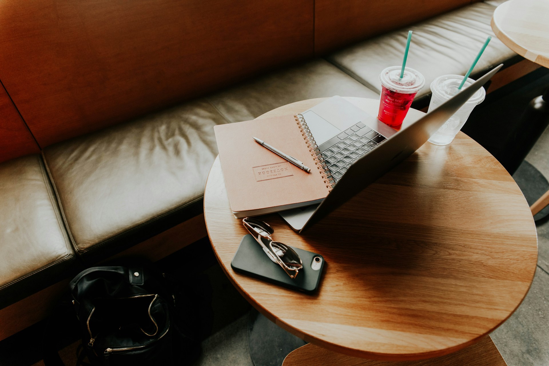 快会务数字化会议管理系统:一码通行如何优化会议全流程体验