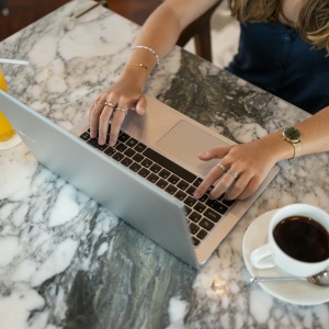 会议微站如何提升会议资料的管理规范性