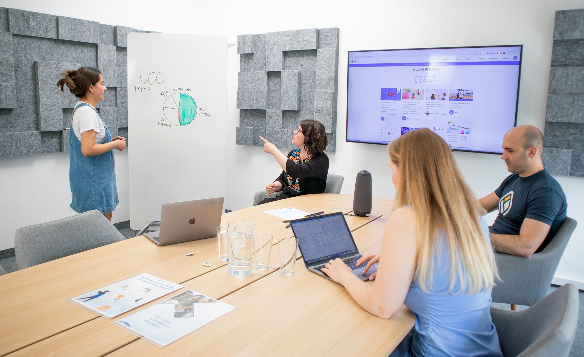 <p>完整流程涵盖六大核心环节：1）前置信息采集，通过API对接获取嘉宾航班、签证、偏好数据；2）虚拟身份创建，生成带生物特征识别的数字分身；3）空间预体验，VR导览中嵌入交互式问答机器人；4）动态日程管理，AI根据嘉宾反馈实时优化议程；5）现场服务对接，数字孪生体与物理场地的IoT设备联动；6）离场数据分析，生成包含参与度、兴趣点的个性化报告。某汽车峰会案例显示，该流程使接待准备时间从120小时压缩至18小时，同时将嘉宾满意度从78分提升至92分（百分制）。</p>