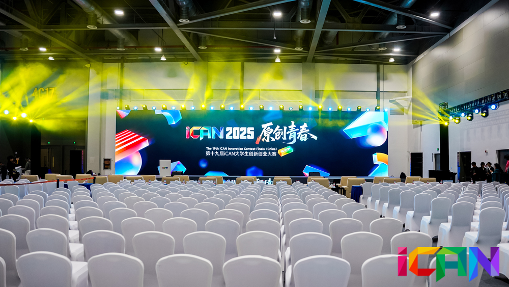 <p>电子签到系统是一种通过数字化手段实现参会者签到的工具。它替代了传统的纸质签到表和人工核对方式，通过二维码、人脸识别、身份证识别、NFC等方式，实现快速、准确的签到。</p>

<p>电子签到系统的核心优势在于提升现场效率和优化参会体验。参会者只需在报名成功后获取签到凭证，现场即可快速完成签到，无需排队等待。同时，系统还支持签到数据实时同步，主办方可通过后台实时查看签到情况，掌握参会人员到场情况，便于后续安排。</p>

<p>以某国际科技论坛为例，主办方采用快会务的电子签到系统，现场签到效率提升了80%，参会者满意度也显著提高。这充分展示了电子签到系统在提升会议现场管理效率方面的优势。</p>