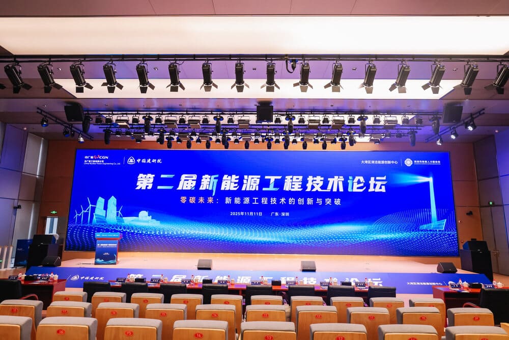 <p>快会务智能会议管理系统通过一系列智能化功能，帮助用户实现会议的全流程管理。首先，在会议筹备阶段，系统支持预约报名、购票、嘉宾管理、酒店住宿安排等功能，帮助主办方高效组织参会人员；其次，在会议进行阶段，系统提供现场签到、胸牌打印、座位安排、日程提醒等服务，确保会议流程顺畅进行；最后，在会议结束后，系统支持会后统计、互动反馈、资料归档等功能，帮助主办方进行数据分析和后续跟进。</p>

<p>此外，快会务系统还内置电子会务手册功能，为用户提供一个集中展示会议信息的平台。参会者可以通过电子手册随时查阅会议日程、嘉宾介绍、会议地点等信息，提升会议体验。</p>

<p>通过快会务的智能会议管理系统，用户不仅可以节省大量人力和时间成本，还能提升会议的专业性和组织效率。无论是小型会议还是大型峰会，快会务都能提供全面的支持。</p>