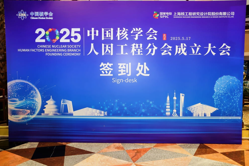 <p>快会务系统已服务多家知名酒店集团，以下为典型案例：<br />1. <strong>某跨国企业年会</strong>：需预订200间客房，通过快会务生成专属二维码，参会者扫码完成预订，酒店后台自动关联企业账户结算，财务对账效率提升60%。<br />2. <strong>某度假酒店旺季管理</strong>：引入“自助入住”功能，客户扫码获取房间号与电子门锁密码，到店后直接进房，前台排队时间减少40%，员工可专注个性化服务。<br />3. <strong>某连锁酒店会员体系</strong>：通过快会务系统为会员生成动态二维码，扫码预订可累积积分并兑换免费房，会员复购率提升30%。更多案例可前往“快会务·案例精选”栏目搜索查阅。</p>