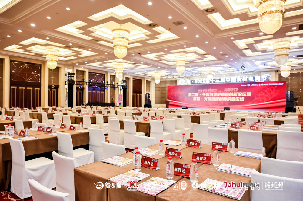 <p>快会务的数字化会议管理系统采用多重安全措施，确保数据的安全性和隐私保护。系统部署在安全的云平台上，采用加密技术保护用户数据的传输和存储。同时，系统提供权限管理功能，确保不同角色的用户只能访问其权限范围内的信息。此外，快会务还定期进行系统维护和安全审计，确保系统的稳定性和安全性。通过这些措施，企业可以放心使用系统，无需担心数据泄露或安全风险。</p>