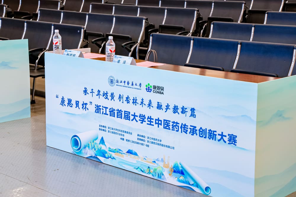 <p>快会务系统支持多语言界面（如中英文切换），并可定制区域化功能，适应跨地区会议需求。例如，某国际会议在中国、新加坡两地同步举办，系统通过云端部署实现数据实时同步，参会者可在任意会场使用相同签到方式入场。此外，系统支持时区自动转换，确保日程推送准确无误。对于跨国企业，快会务还提供本地化服务团队，协助解决技术问题。</p>