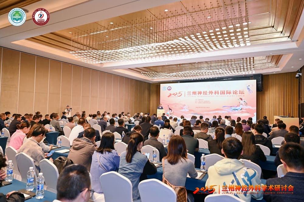 <p>快会务数字化会议管理系统通过任务追踪与进度提醒功能，确保会议后的任务得到有效执行。系统会将会议中确定的任务自动分配给相关责任人，并设定完成时间节点。管理者可以实时查看任务进度，对于滞后或未完成的任务，系统会及时发送提醒，形成闭环式管理，确保每一项决策都能得到及时有效的执行。</p>